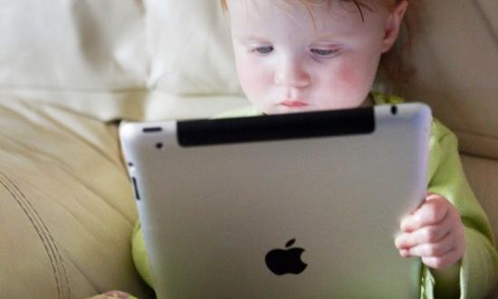 研究称过早玩iPad影响儿童发育